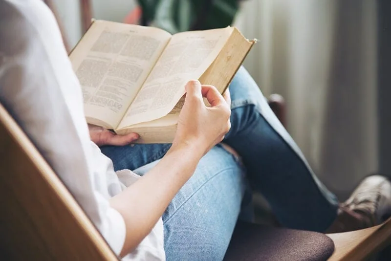 長文を読み、TOEIC Readingを練習する学習者